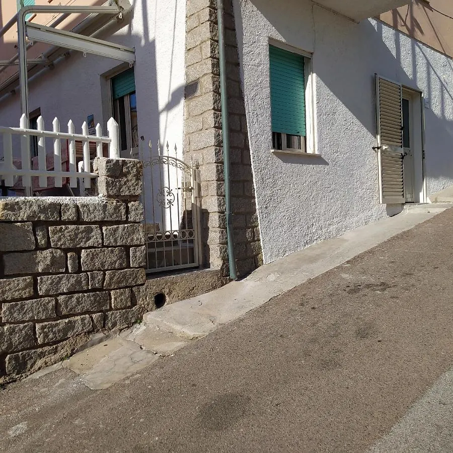 Appartamento CASA ISABELLA vicino mare con giardino Santa Teresa di Gallura