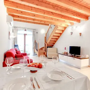 https://little-canal-8.hotelslidodijesolo.com